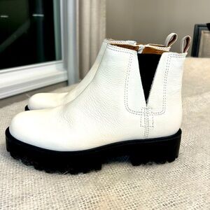 Zodiac women’s sz 5 Shiloh ankle boot chunky lug sole White leather
